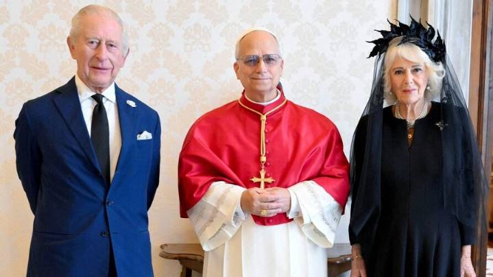 El papa León XIV y los reyes Carlos III y Camila protagonizan un histórico encuentro en el Vaticano