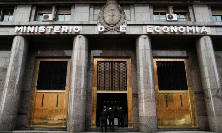 El Gobierno anunció que recomprará bonos para invertir en educación