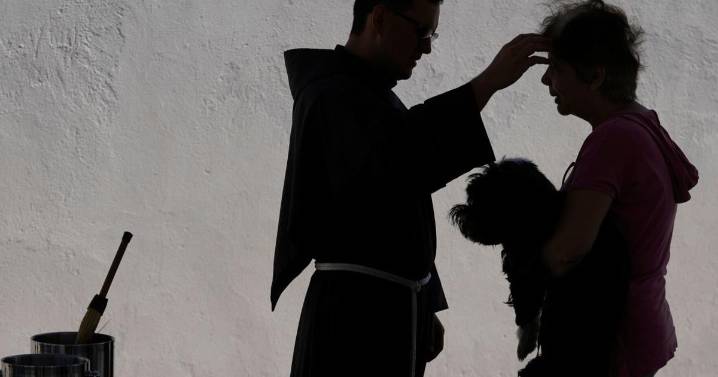 Brazil blesses its pets, Haitians bury the dead, and more top photos this week from Latin America