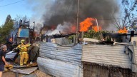 Incendio de Casa en Ensenada Deja Varias Viviendas Afectadas por el Fuego y Daños en Un Yonke