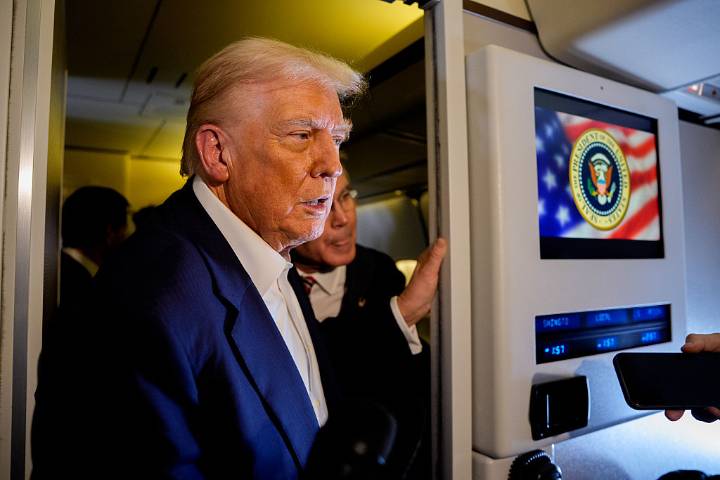 'Hahahahaha ... At Midnight?': Trump’s Strange Air Force One Farewell Has Viewers Questioning His Awareness and Mental State