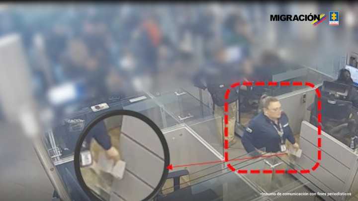 Condenada exfuncionaria de Migración que cobraba por omitir requisitos de salida a menores del país