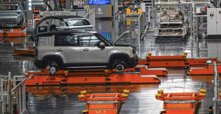 "Es la cosa más humillante": Empresarios occidentales vuelven aterrorizados tras visitar avanzadas fábricas chinas