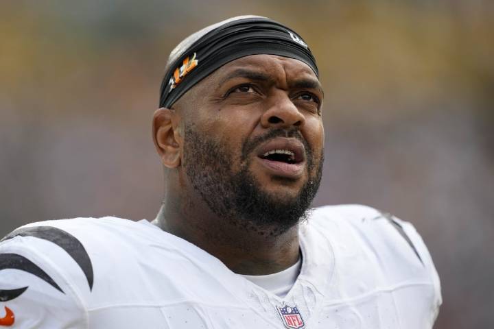 Deadspin | Chiefs bring back DL Mike Pennel