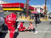 Joven motociclista herida en Monclova tras colisión con taxi