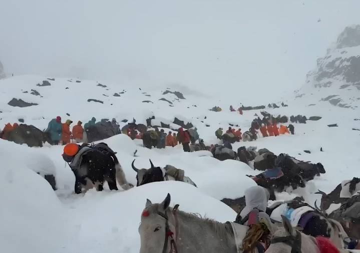 Vídeo: una gran ventisca en el Everest deja a centenares de alpinistas atrapados, aquí la última hora