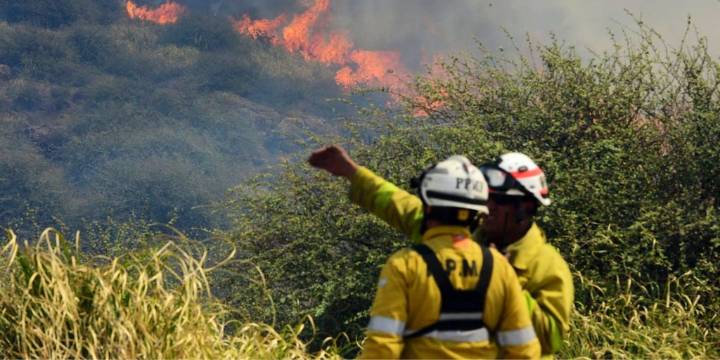 Contuvieron tres incendios en Córdoba, mientras sigue activo el fuego en el Parque Nacional Quebrada del Condorito