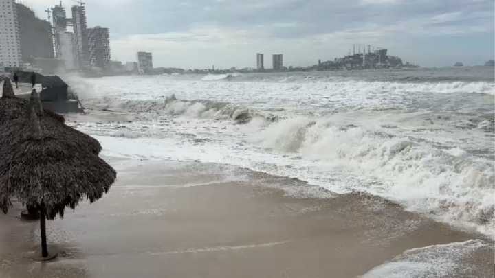 Continúa Alto Oleaje en Playas de Sinaloa Afectando Viviendas ¿Cuántos Días Durará?