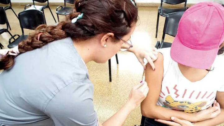 Con más de 600 dosis aplicadas, continúa la campaña de vacunación contra el dengue