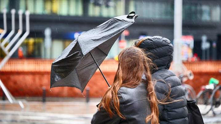 Hay alerta naranja por fuertes vientos de hasta 120 km/h en dos provincias para este miércoles 8 de octubre