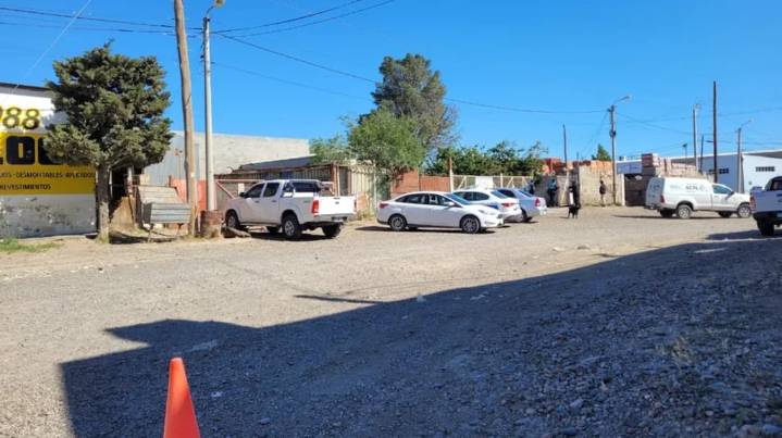 Chubut: entró a robar a un corralón, se le cayó una placa de cemento encima y murió aplastado