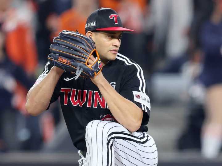Yonny Chirinos sin decisión en el cuarto de la Serie de Corea