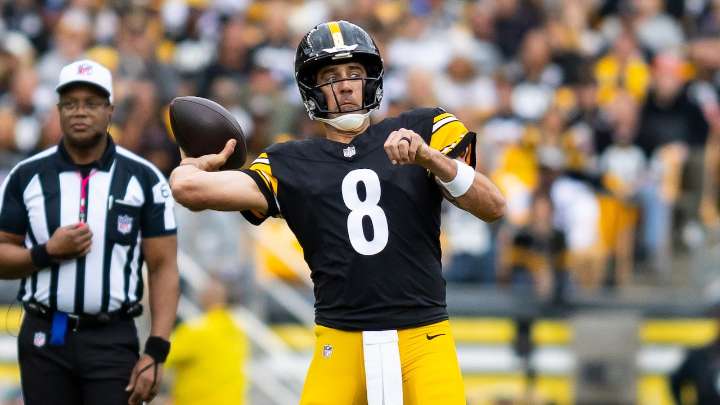 Aaron Rodgers shoves Pittsburgh Steelers offensive lineman after bizarre tackle following touchdown