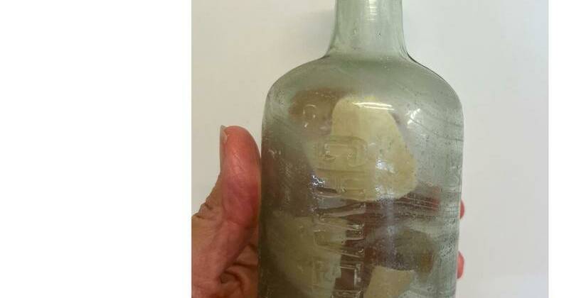 Anzacs' messages in a bottle found on Australian beach