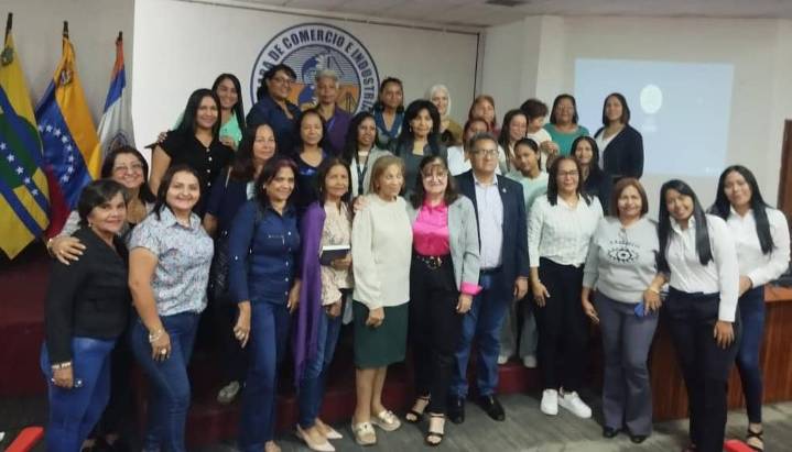 Federación de Secretarias conmemora su Día Nacional con un exitoso conversatorio