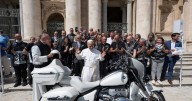 Una BMW R 18 Transcontinental firmada y bendecida por el Papa León XIV recauda 130 mil euros
