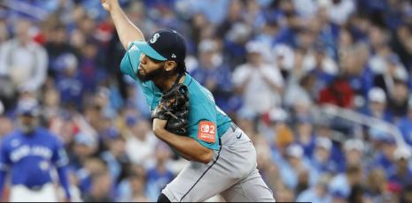 Eduard Bazardp fue una guillotina para que los Marineros de Seattle  tomaran una ventaja considerable en la Serie de Campeonato