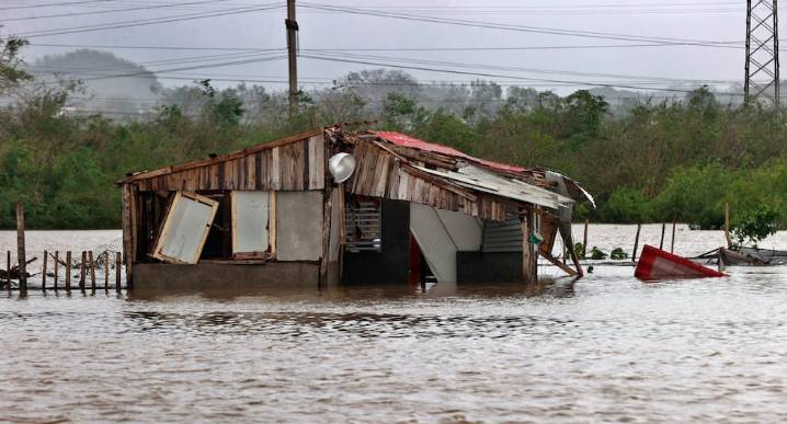 Huracán Melissa deja tres islas sin luz, daño en infraestructuras y carreteras anegadas en Bahamas