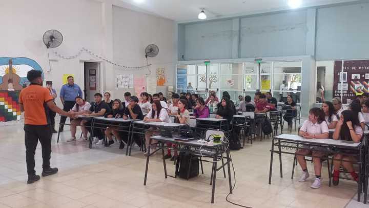 Defensa Civil capacitó a alumnos en emergencias