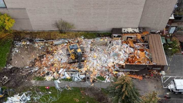 SNAPPED: Browse 'n Buy demo makes way for expansion project