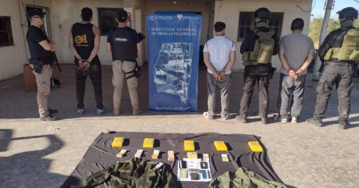 VIDEO. Tres salteños, entre ellos un comandate de Gendarmería nacional, detenidos con cocaína en Santiago del Estero