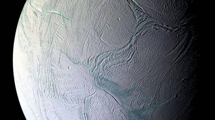 Encélado: la luna de Saturno que podría albergar vida extraterrestre de acuerdo a nuevo análisis