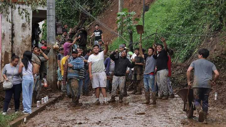 Dejan lluvias en Sierra Norte de Puebla 30 mil personas afectadas y cifra de fallecidos sube a 10