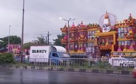 Durga Puja 2025: Undeterred devotees continue visiting pandals drenched but smiling