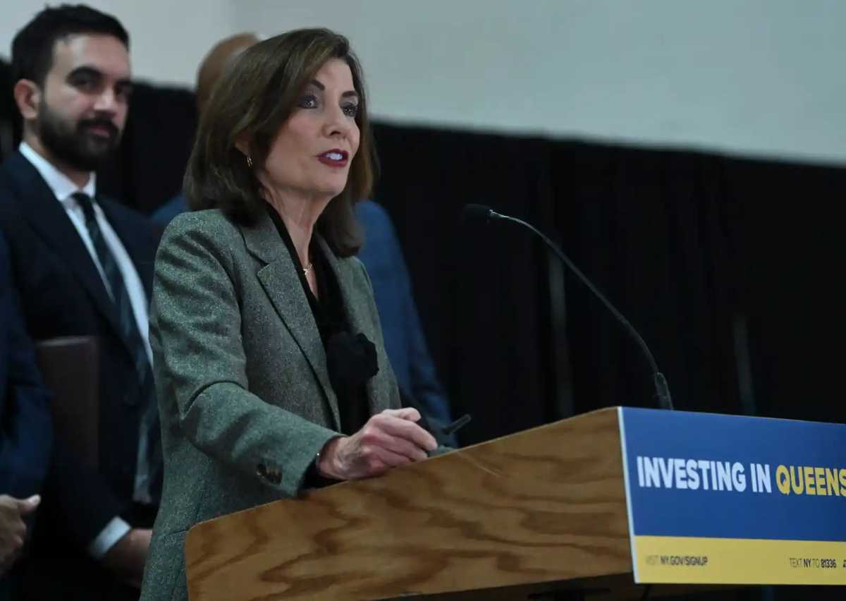 Hochul promete “pelear con todo” contra las amenazas de Trump de congelar fondos federales si Mamdani gana