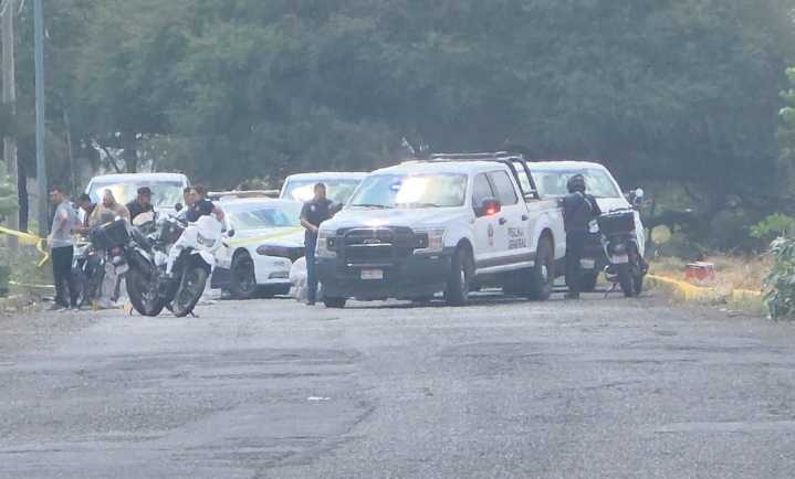 Abandonan cuatro cuerpos dentro de una camioneta en Nezahualcóyotl
