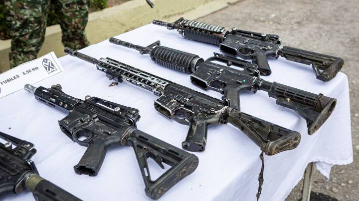 Cuatro disidentes de las Farc se entregaron al Ejército luego de verse acorralados en la zona rural de Íquira, Huila