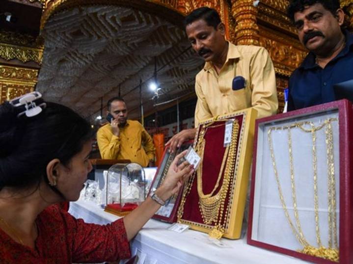 Gold surges past ₹1.27 lakh on MCX amid US-China tensions, Fed rate cut hopes