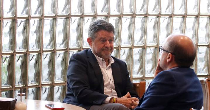 Claudio Orrego intenta despercudirse de ProCultura y retoma contactos políticos