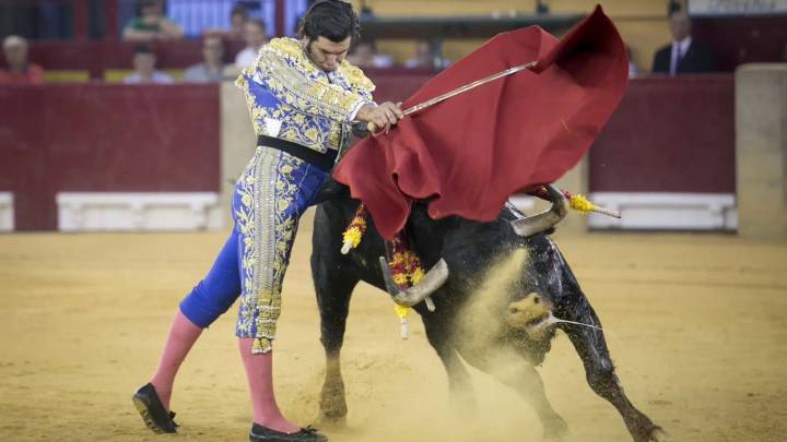 Morante se cae de la Feria pero Cristiano Torres mantiene su alternativa