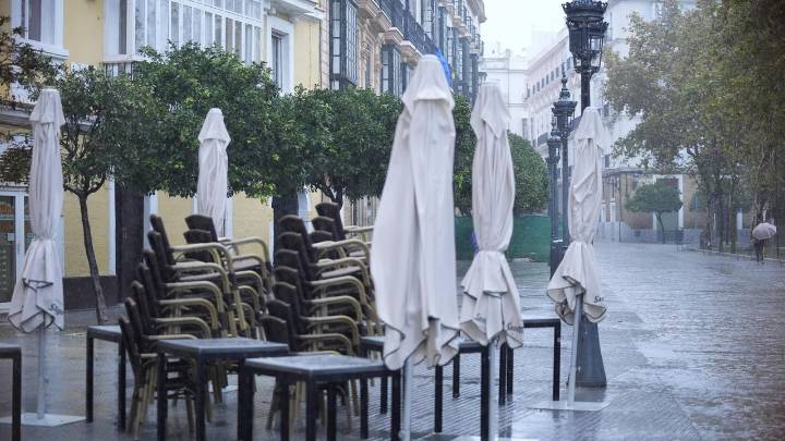 El 112 pide evitar los desplazamientos por carretera en Sevilla por las lluvias