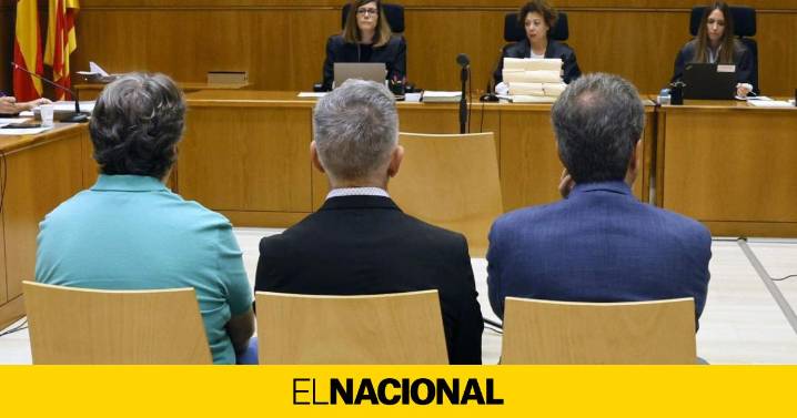 Los tuiteros juzgados por el caso de la escuela de Canet afirman que criticaban la imposición del castellano