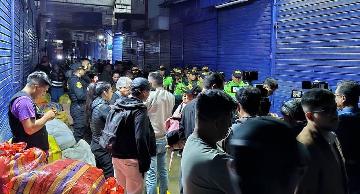 La Cachina Fashion: Policía interviene galería en el Cercado de Lima Como parte de su lucha contra la delincuencia, agentes del orden intervinieron conocida galería en el Cercado de Lima