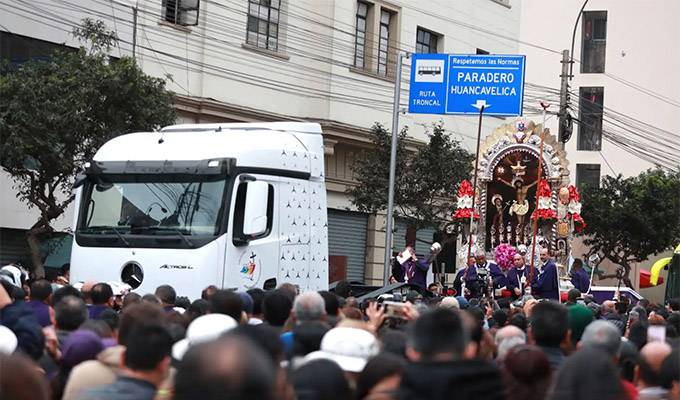 Señor de los Milagros: sagrada imagen inicia su recorrido en el "Nazareno Móvil" rumbo al Callao