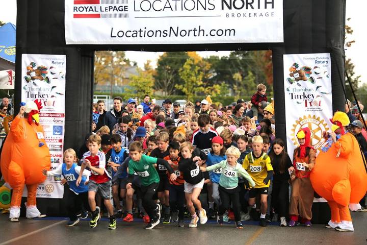 Hundreds take part in Thornbury Turkey Trot Saturday morning