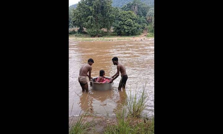 Tribal Odisha’s reality: Man uses ‘cooking pot’ to carry daughter across flooded river sans bridge