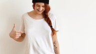 Recuperá las remeras blancas con este truco para eliminar las manchas de desodorante