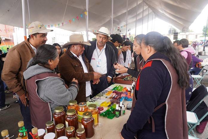 En Amozoc impulsan la economía de productores y artesanos