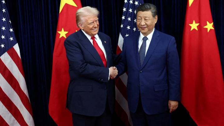 Trump, Xi Jinping meet in South Korea after 6 years in bid to ease US