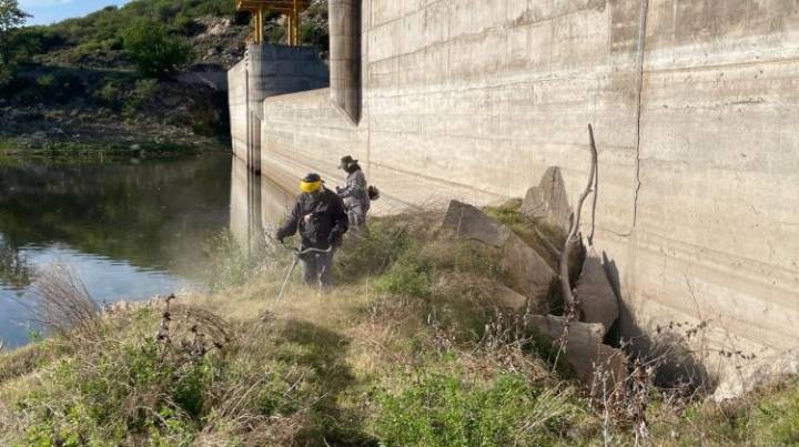 San Luis Agua limpió el peridique de La Estrechura