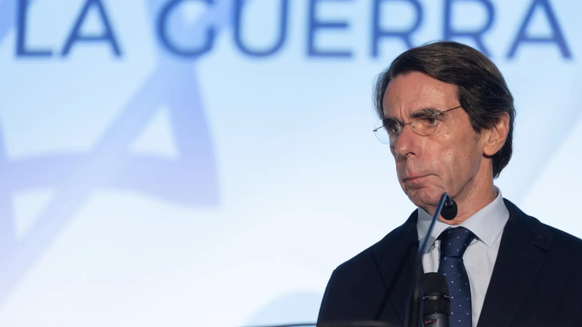 Aznar defiende que "la obra" de Juan Carlos I "no se puede poner en cuestión": "La democracia existe por la Corona"