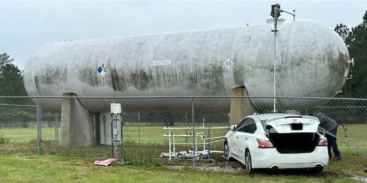 Vehicle pursuit leads to propane leak in Williamsburg County