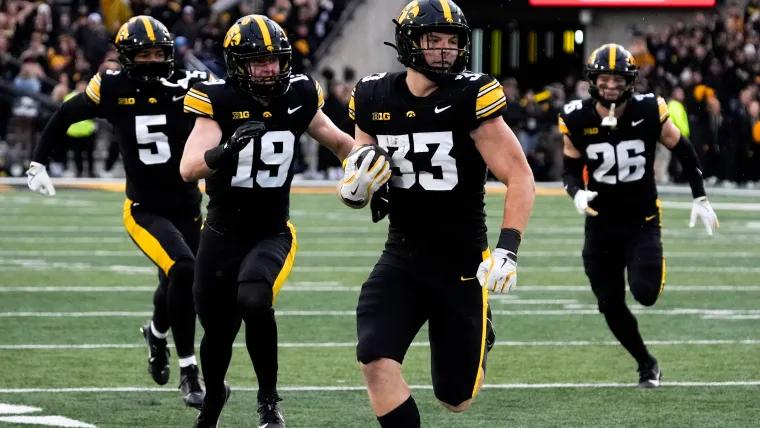 Iowa Hawkeyes sent College Football Playoff prediction as Oregon, USC, Nebraska loom