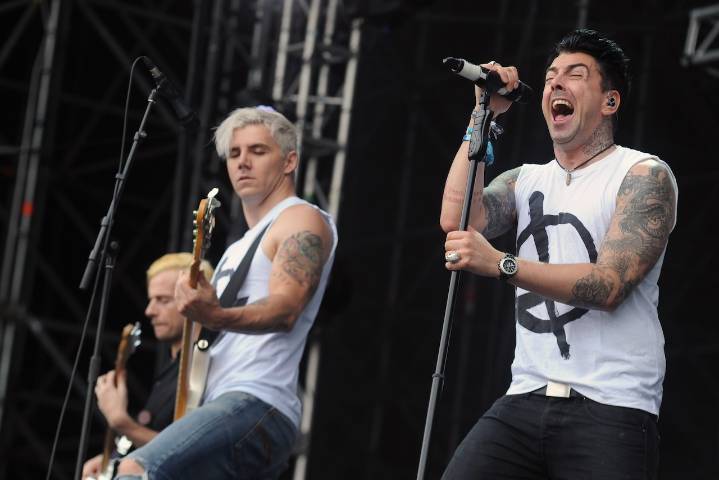 Rock singer, convicted sex offender, killed in prison attack