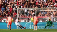 Alexis Sánchez brilla con un gol y Gabriel Suazo pone el temple en goleada de Sevilla ante Barcelona