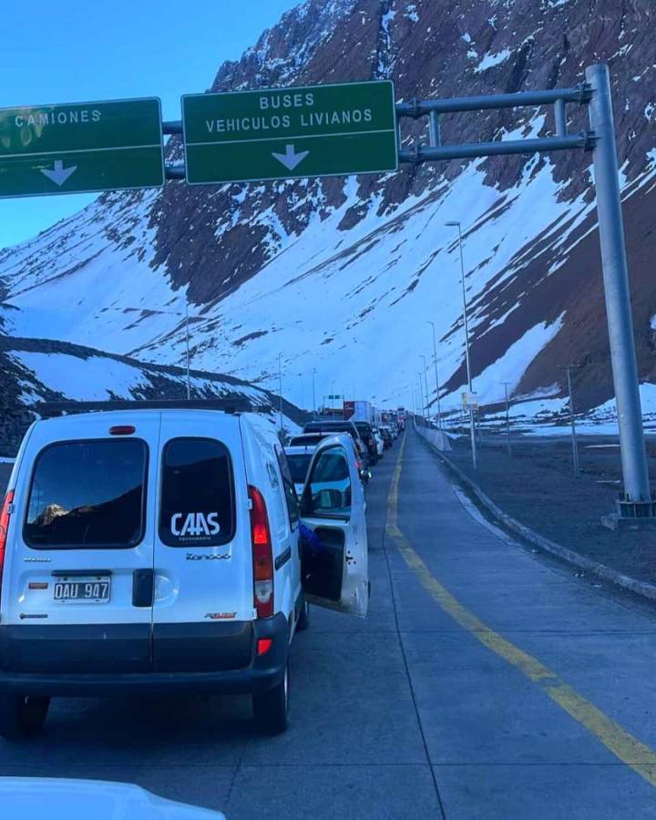 Paso a Chile: se registran pequeñas demoras en alta montaña